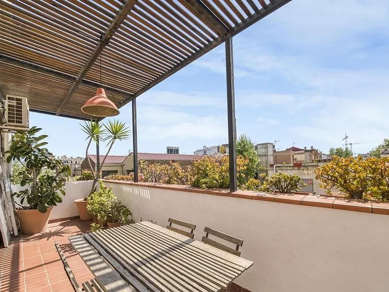 Bright Apartment with Terrace in Vibrant Poblenou. Photo:  4