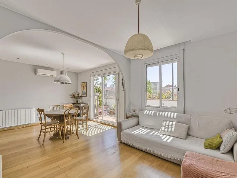 Bright Apartment with Terrace in Vibrant Poblenou. Photo:  5