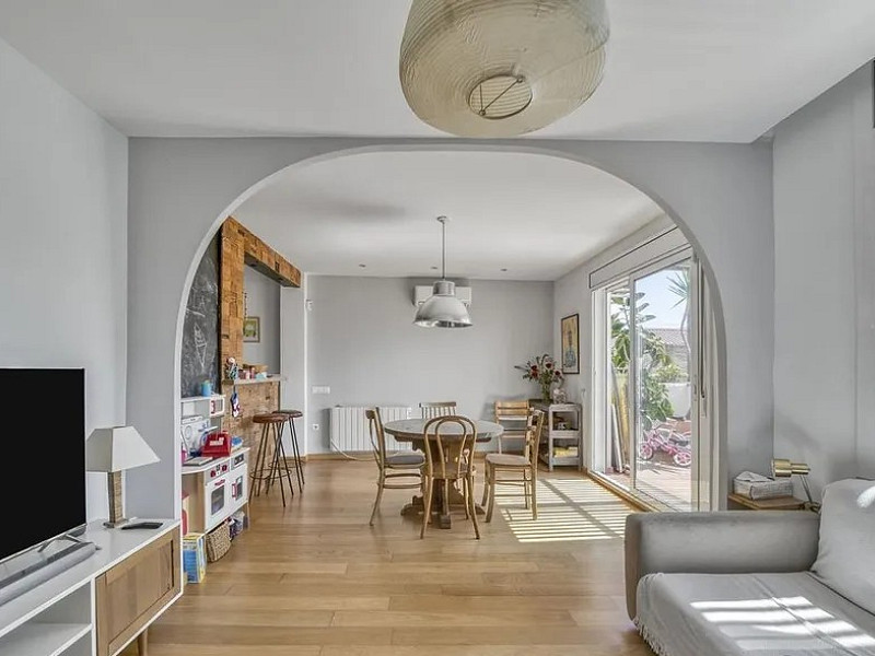 Bright Apartment with Terrace in Vibrant Poblenou. Photo:  6