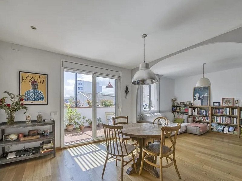 Bright Apartment with Terrace in Vibrant Poblenou. Photo:  8