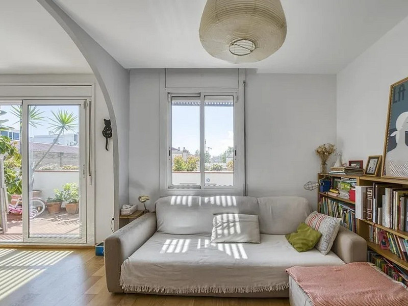 Bright Apartment with Terrace in Vibrant Poblenou. Photo:  10