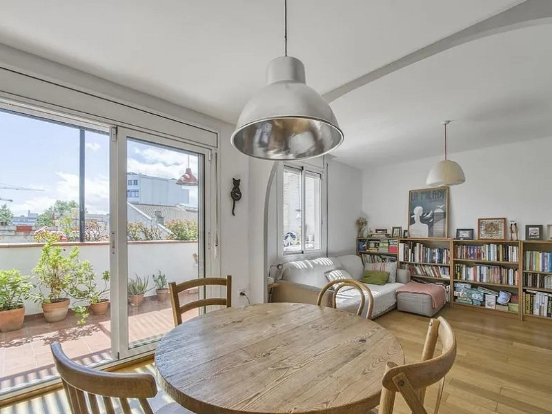 Bright Apartment with Terrace in Vibrant Poblenou. Photo:  11