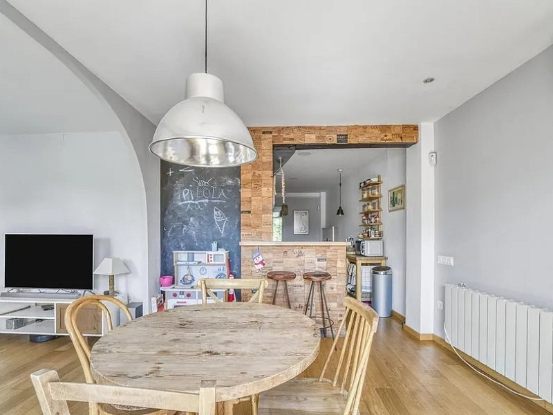 Bright Apartment with Terrace in Vibrant Poblenou. Photo:  12