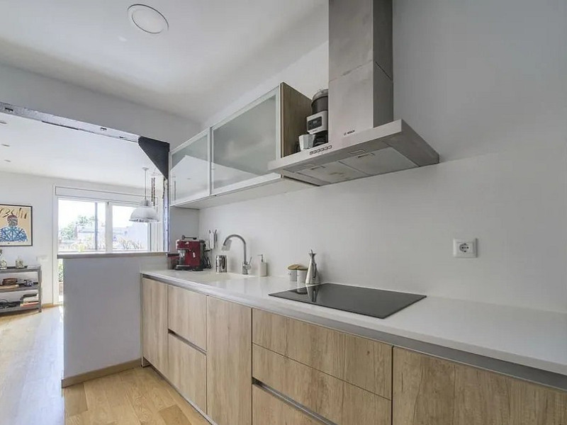 Bright Apartment with Terrace in Vibrant Poblenou. Photo:  14