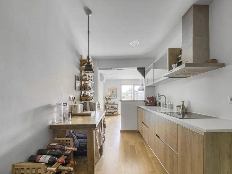Bright Apartment with Terrace in Vibrant Poblenou. Photo:  16