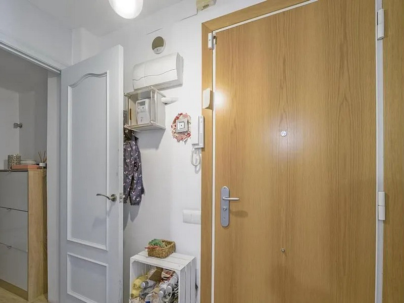 Bright Apartment with Terrace in Vibrant Poblenou. Photo:  29