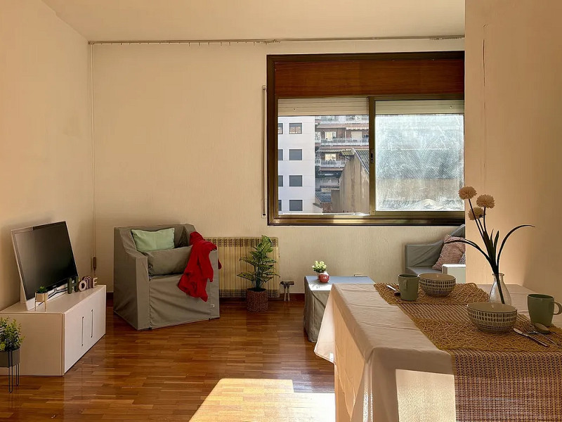 Quiet and Bright Apartment Near Rambla and Mar Bella Beach. Photo:  2