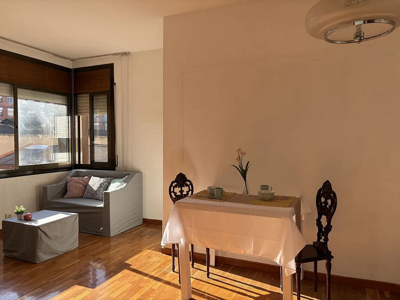 Quiet and Bright Apartment Near Rambla and Mar Bella Beach. Photo:  5