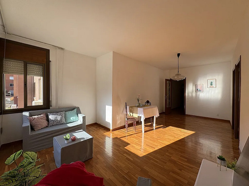 Quiet and Bright Apartment Near Rambla and Mar Bella Beach. Photo:  9