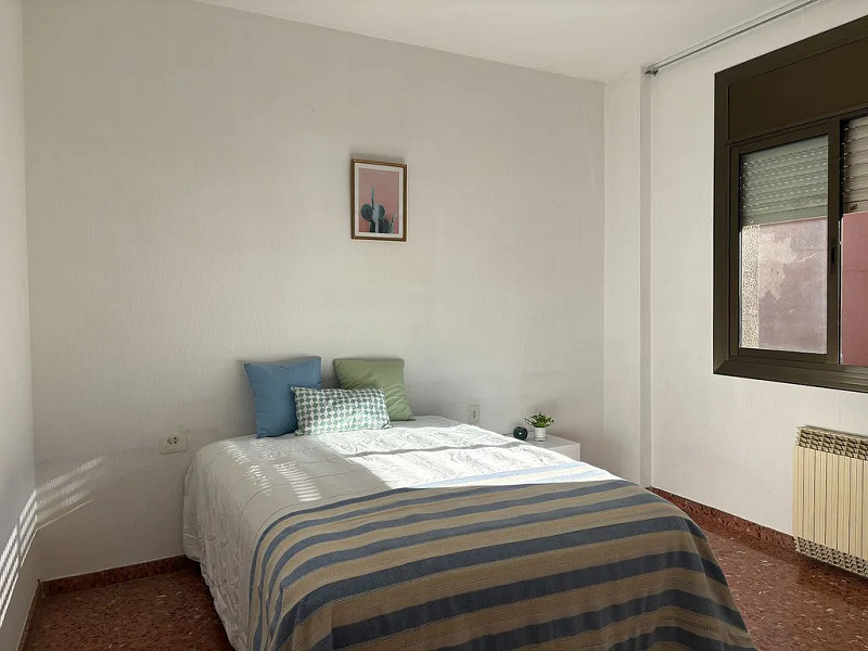 Quiet and Bright Apartment Near Rambla and Mar Bella Beach. Photo:  10