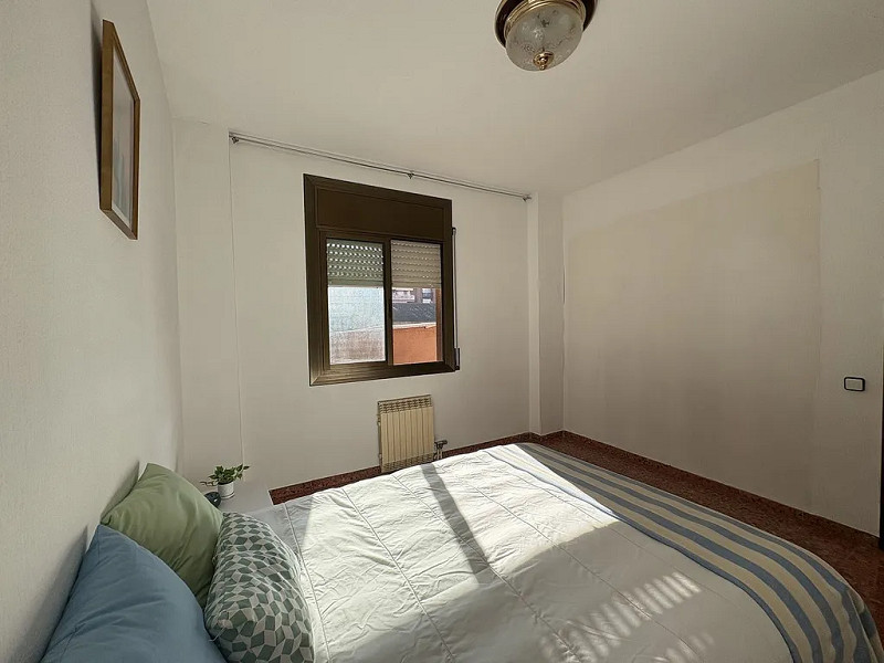 Quiet and Bright Apartment Near Rambla and Mar Bella Beach. Photo:  11