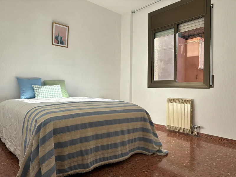 Quiet and Bright Apartment Near Rambla and Mar Bella Beach. Photo:  12