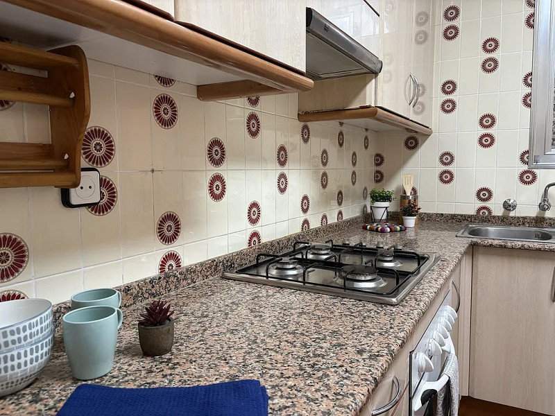 Quiet and Bright Apartment Near Rambla and Mar Bella Beach. Photo:  18
