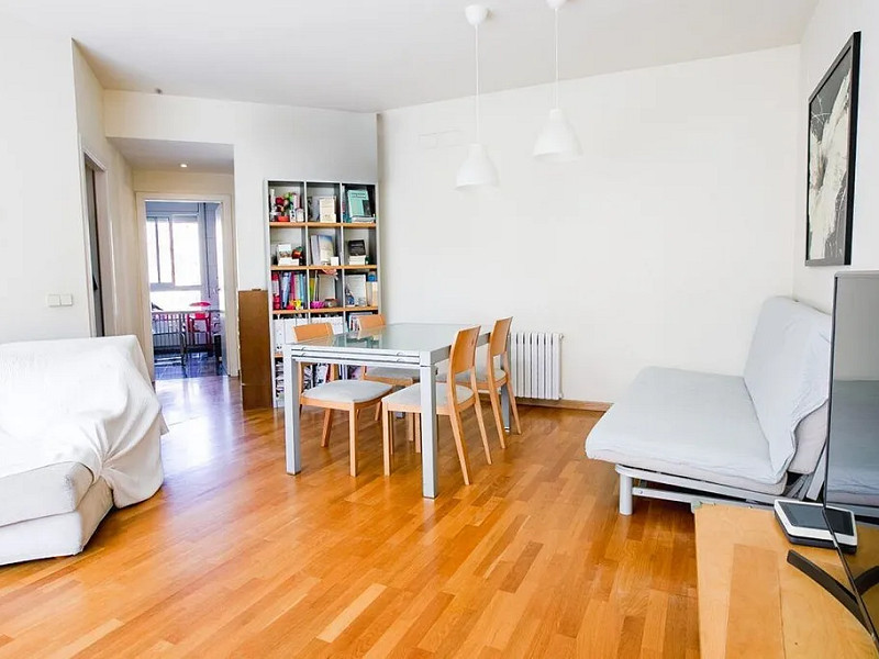 Bright Apartment with Private Garden and Parking Just 7 Minutes from the Beach. Photo:  3