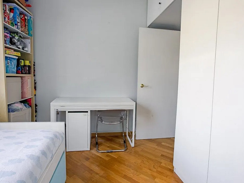 Bright Apartment with Private Garden and Parking Just 7 Minutes from the Beach. Photo:  11