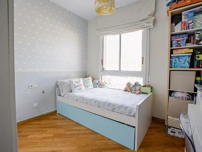 Bright Apartment with Private Garden and Parking Just 7 Minutes from the Beach. Photo:  12