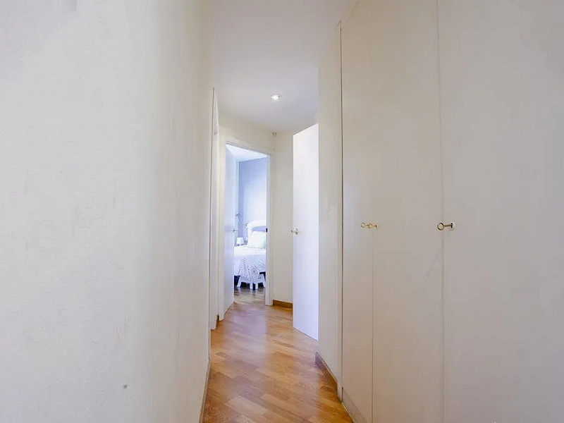 Bright Apartment with Private Garden and Parking Just 7 Minutes from the Beach. Photo:  13