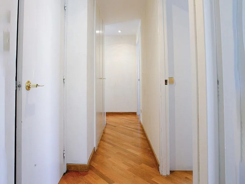 Bright Apartment with Private Garden and Parking Just 7 Minutes from the Beach. Photo:  14