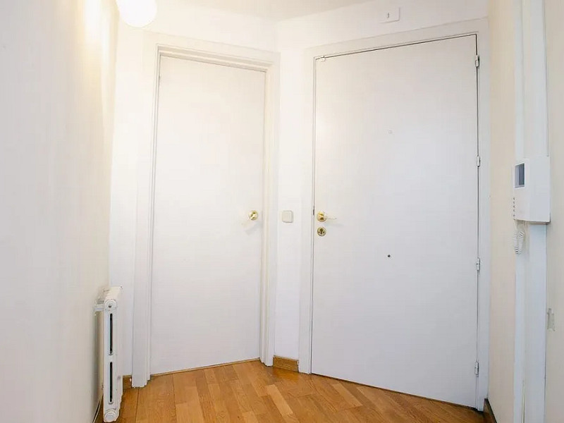 Bright Apartment with Private Garden and Parking Just 7 Minutes from the Beach. Photo:  23