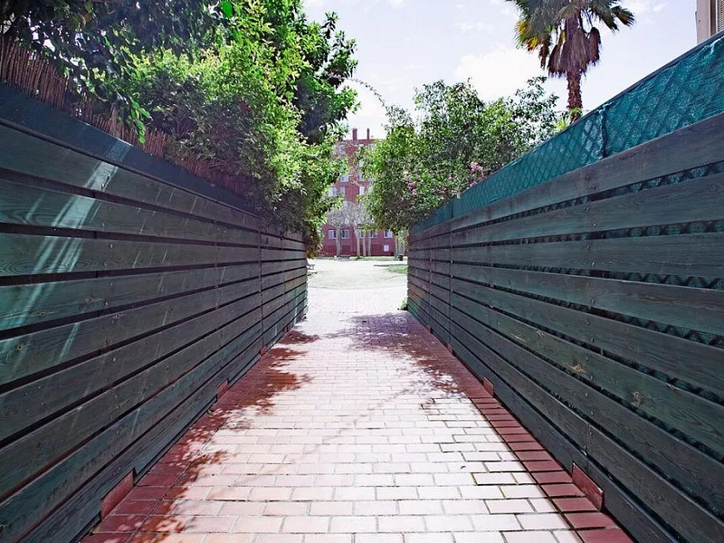 Bright Apartment with Private Garden and Parking Just 7 Minutes from the Beach. Photo:  25
