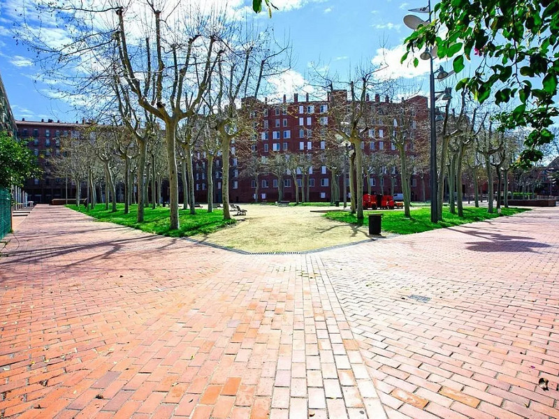 Bright Apartment with Private Garden and Parking Just 7 Minutes from the Beach. Photo:  26