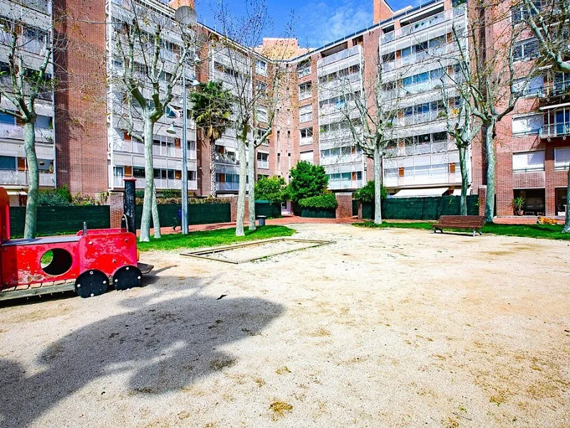 Bright Apartment with Private Garden and Parking Just 7 Minutes from the Beach. Photo:  27