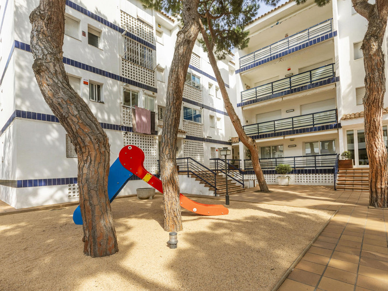 Apartment with Two Sunny Terraces Just 50 Meters from the Beach in Platja d’Aro. Photo:  24