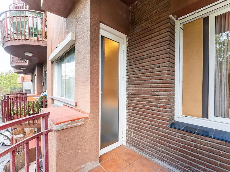 Bright Apartment on Lepant Street – Perfect for Living or Investment in Barcelona. Photo:  2