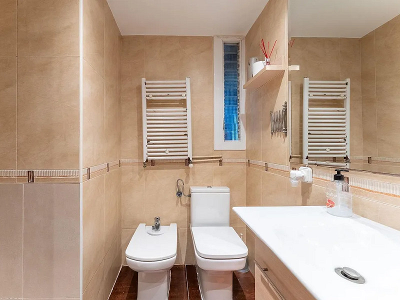 Bright Apartment on Lepant Street – Perfect for Living or Investment in Barcelona. Photo:  3