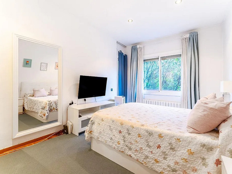 Bright Apartment on Lepant Street – Perfect for Living or Investment in Barcelona. Photo:  6