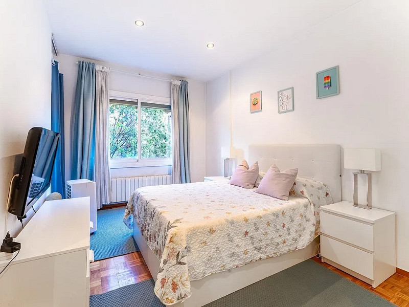 Bright Apartment on Lepant Street – Perfect for Living or Investment in Barcelona. Photo:  7