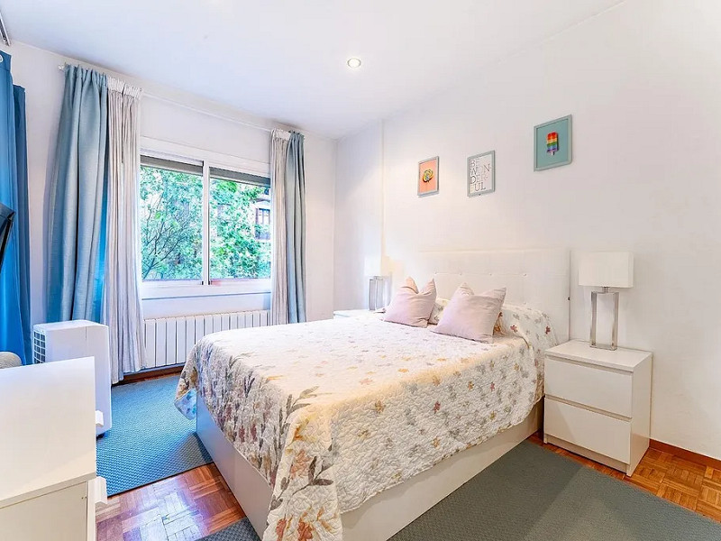 Bright Apartment on Lepant Street – Perfect for Living or Investment in Barcelona. Photo:  8