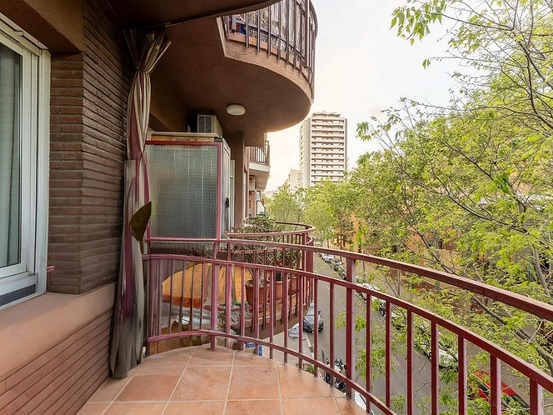 Bright Apartment on Lepant Street – Perfect for Living or Investment in Barcelona. Photo:  11