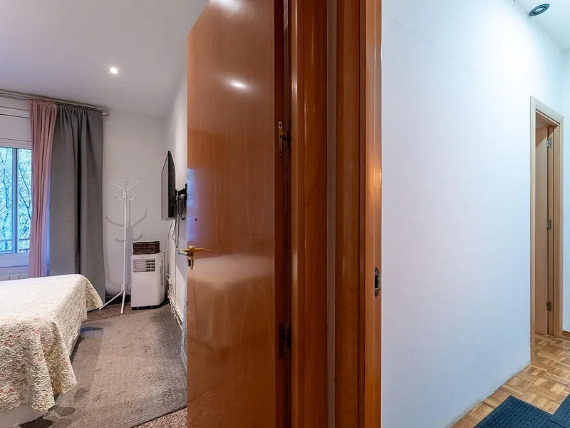 Bright Apartment on Lepant Street – Perfect for Living or Investment in Barcelona. Photo:  14
