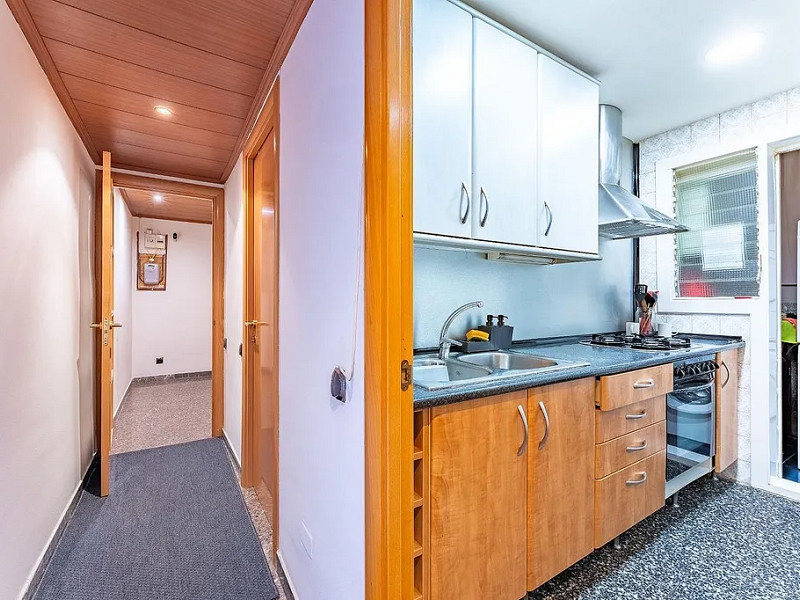 Bright Apartment on Lepant Street – Perfect for Living or Investment in Barcelona. Photo:  16