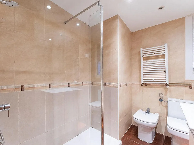 Bright Apartment on Lepant Street – Perfect for Living or Investment in Barcelona. Photo:  24