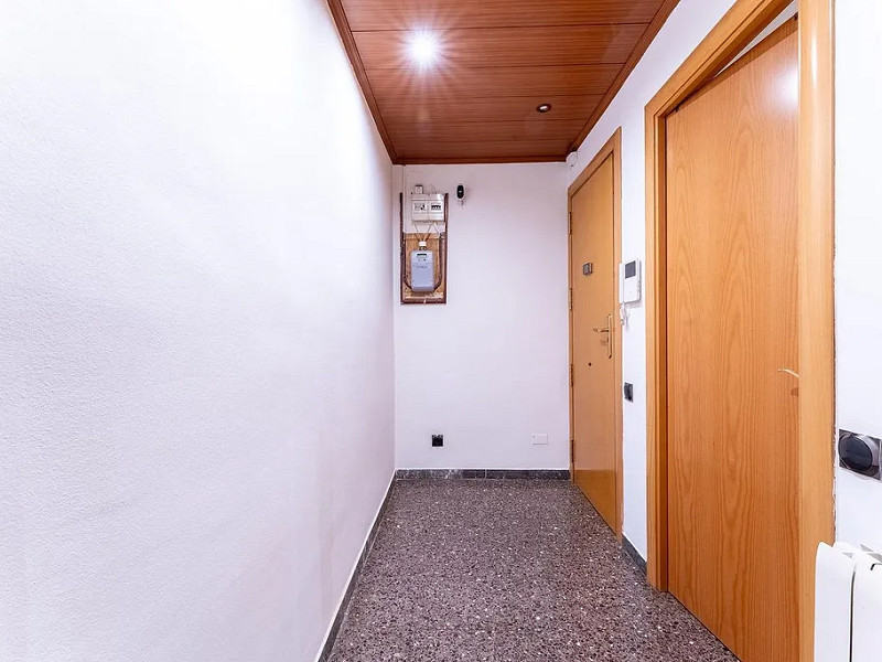 Bright Apartment on Lepant Street – Perfect for Living or Investment in Barcelona. Photo:  25