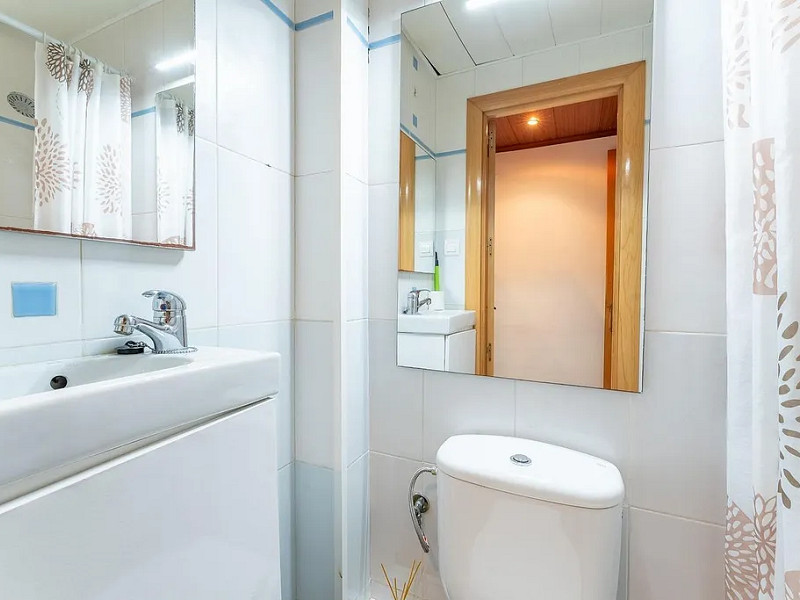 Bright Apartment on Lepant Street – Perfect for Living or Investment in Barcelona. Photo:  26