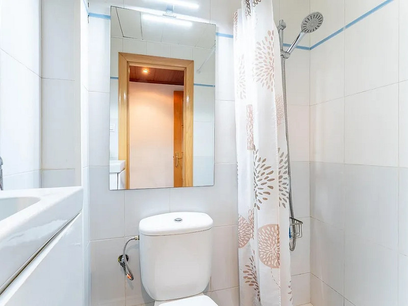 Bright Apartment on Lepant Street – Perfect for Living or Investment in Barcelona. Photo:  27