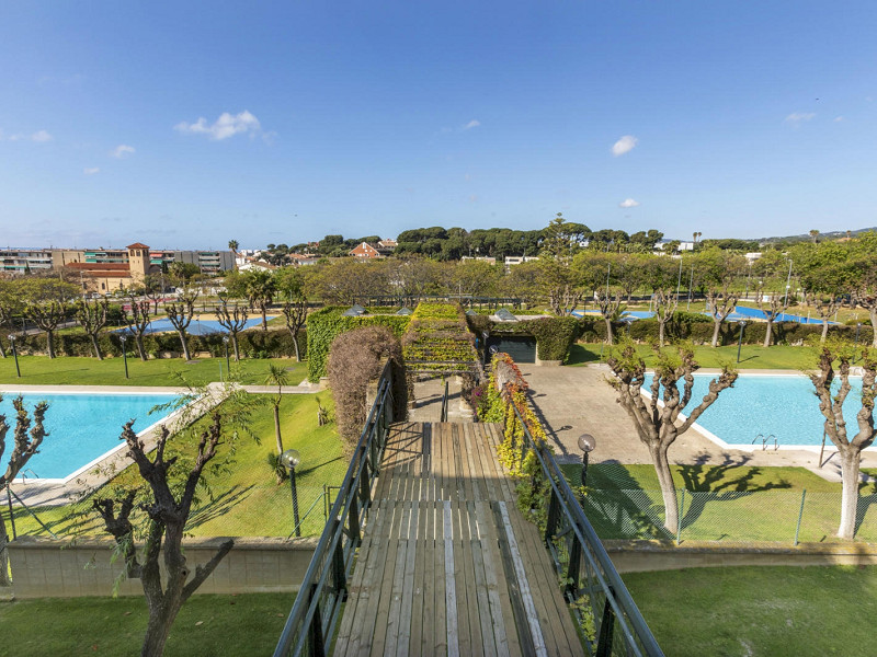Эксклюзивный трёхуровневый пентхаус с видом на море в Sant Andreu de Llavaneres. Фото:  38