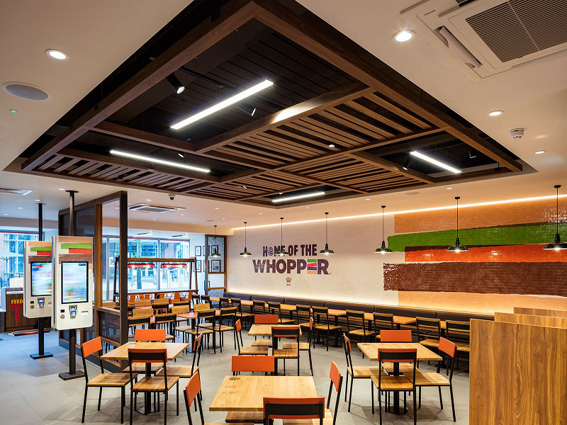 Коммерческое помещение, арендатор — Burger King, центр Бадалоны. Фото:  1