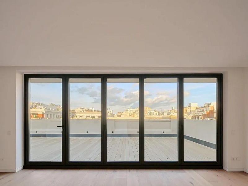 Renovated flats in the centre of Barcelona on Rambla Catalunya. Photo:  12