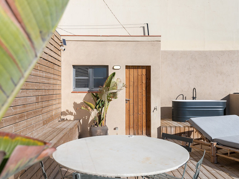 Renovated Beachside Apartment with Balcony in Barceloneta, Barcelona. Photo:  3