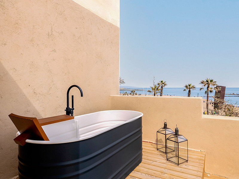 Renovated Beachside Apartment with Balcony in Barceloneta, Barcelona. Photo:  6