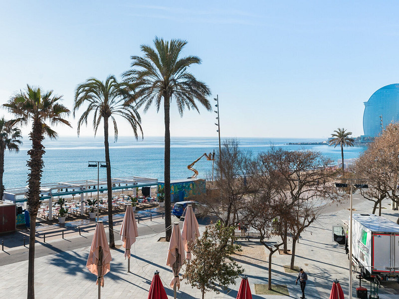 Renovated Beachside Apartment with Balcony in Barceloneta, Barcelona. Photo:  8