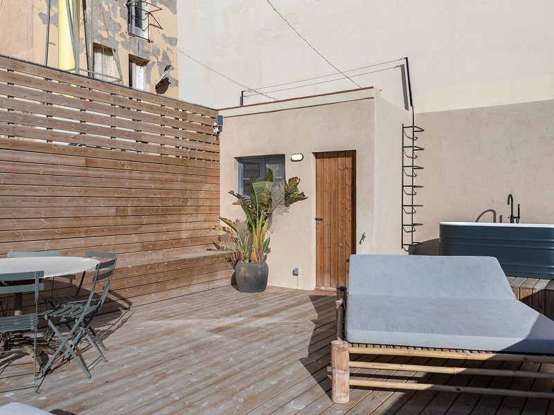 Renovated Beachside Apartment with Balcony in Barceloneta, Barcelona. Photo:  9