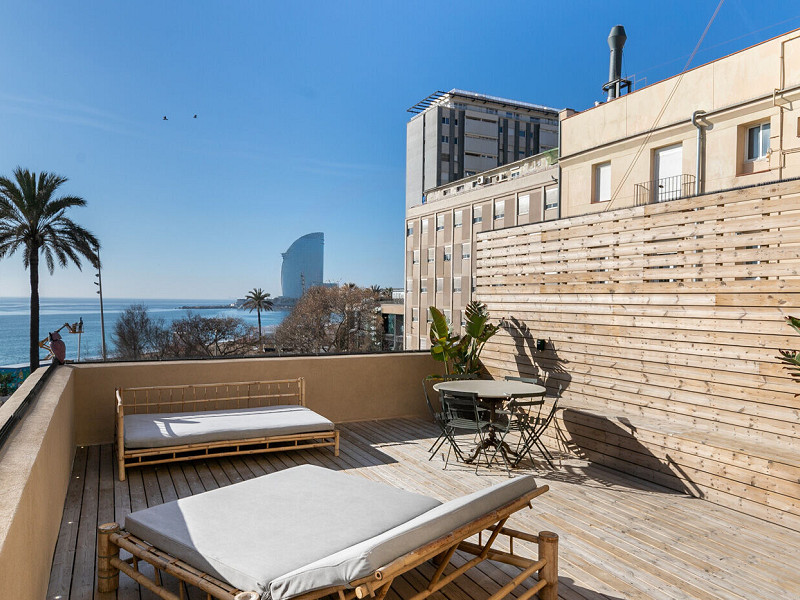 Renovated Beachside Apartment with Balcony in Barceloneta, Barcelona. Photo:  10
