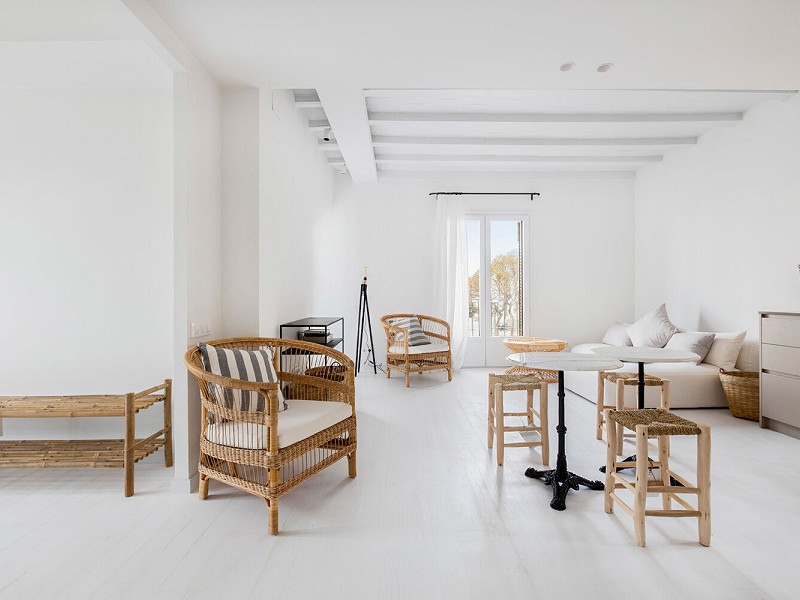 Renovated Beachside Apartment with Balcony in Barceloneta, Barcelona. Photo:  11