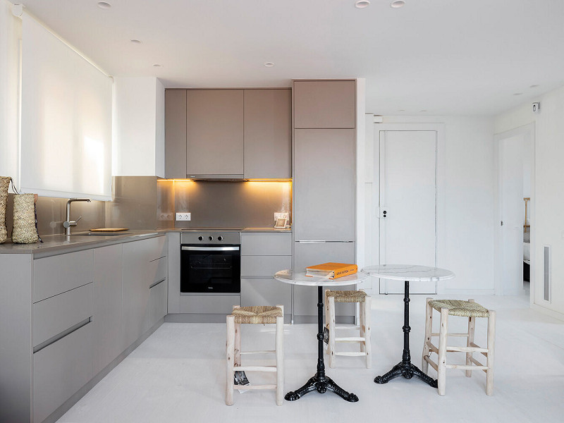Renovated Beachside Apartment with Balcony in Barceloneta, Barcelona. Photo:  14