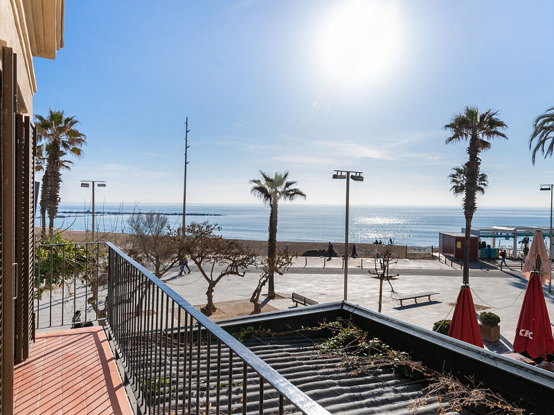 Renovated Beachside Apartment with Balcony in Barceloneta, Barcelona. Photo:  18